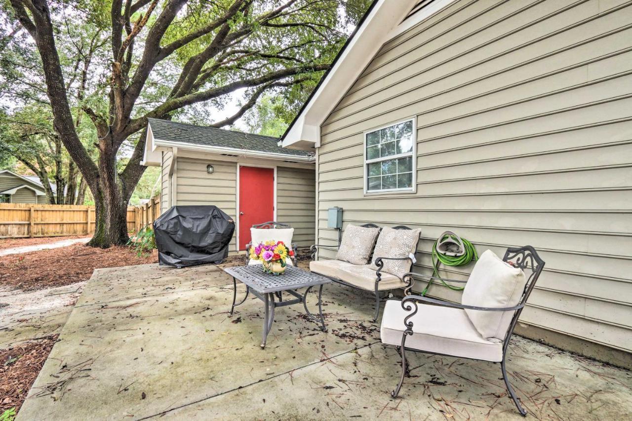 Peaceful Beaufort Home With Front Porch And Grill Екстериор снимка