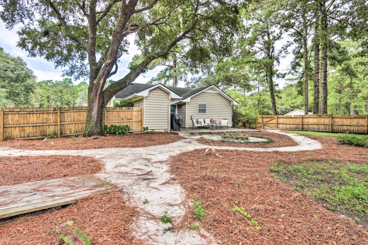 Peaceful Beaufort Home With Front Porch And Grill Екстериор снимка