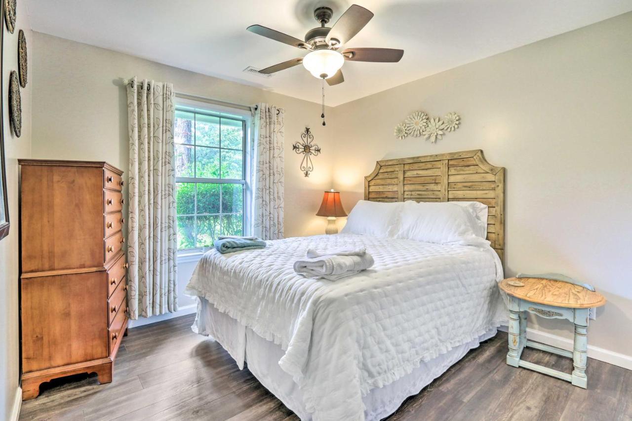 Peaceful Beaufort Home With Front Porch And Grill Екстериор снимка