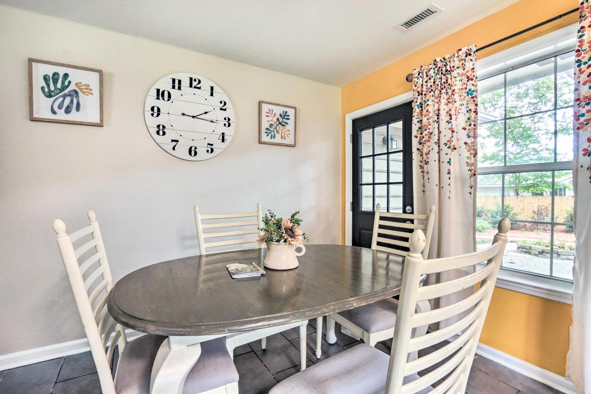 Peaceful Beaufort Home With Front Porch And Grill Екстериор снимка