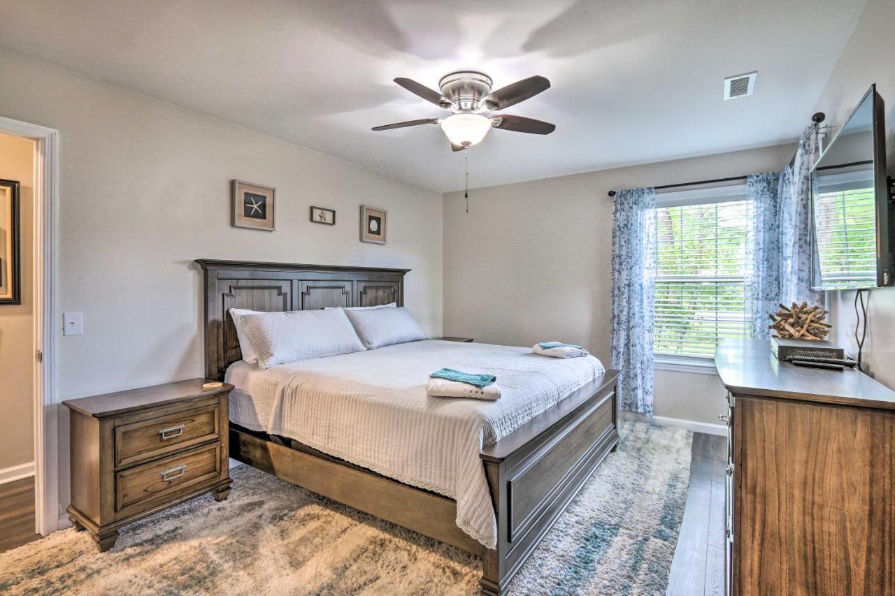 Peaceful Beaufort Home With Front Porch And Grill Екстериор снимка