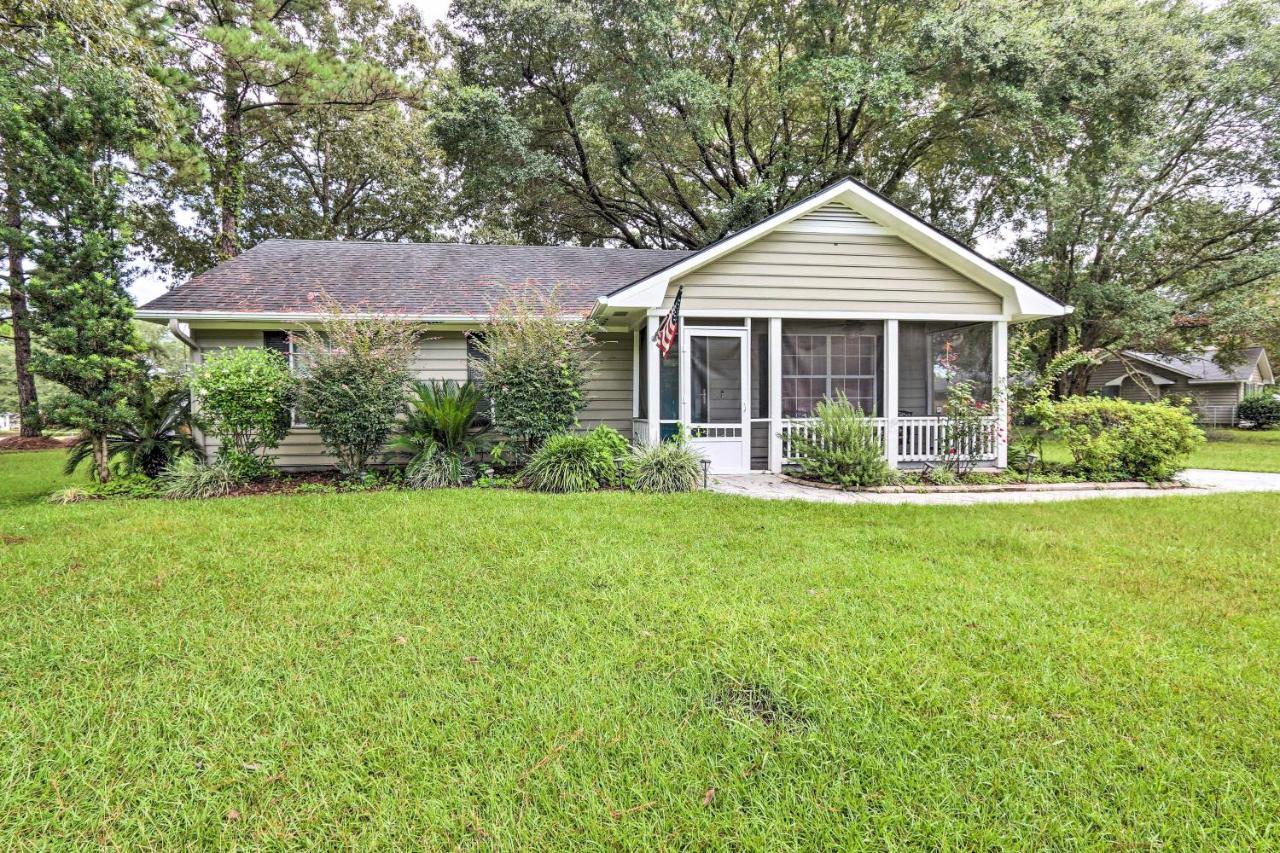 Peaceful Beaufort Home With Front Porch And Grill Екстериор снимка
