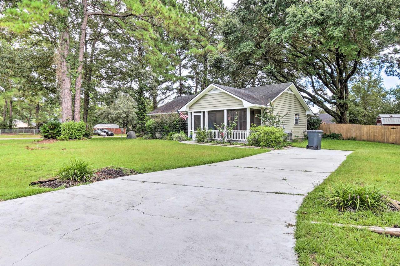 Peaceful Beaufort Home With Front Porch And Grill Екстериор снимка